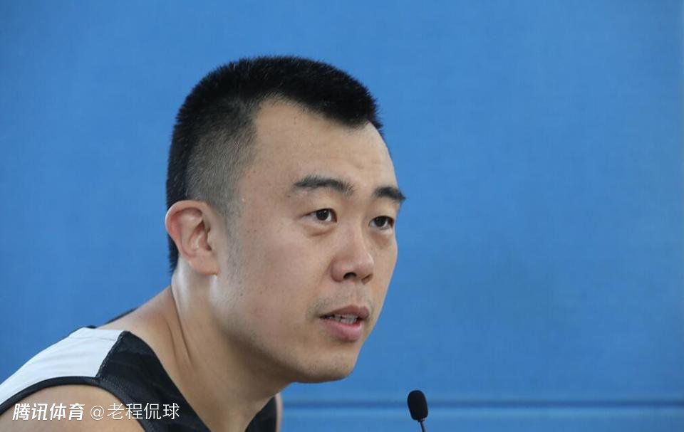 胡梅尔斯职业生涯至今为多特出战489场比赛，贡献36粒进球和22次助攻，帮助球队赢得2次德甲冠军、2次德国杯冠军、1次德超杯冠军和1次欧冠亚军。